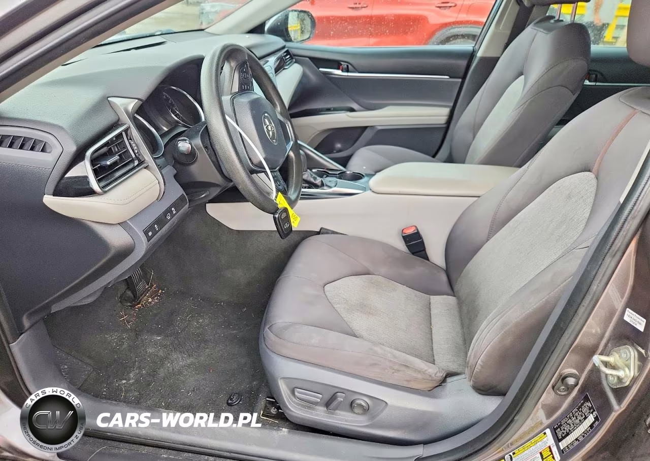 2019 Toyota Camry Le VIN:4T1B11HK2KU752145 - 7