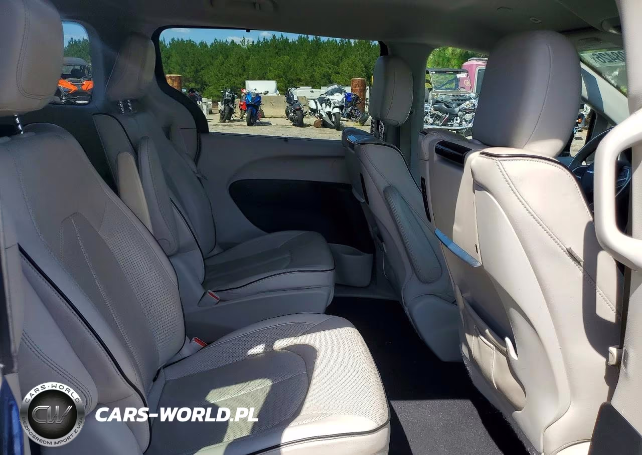 2018 Chrysler Pacifica Hybrid Limited VIN:2C4RC1N70JR127140 - 11