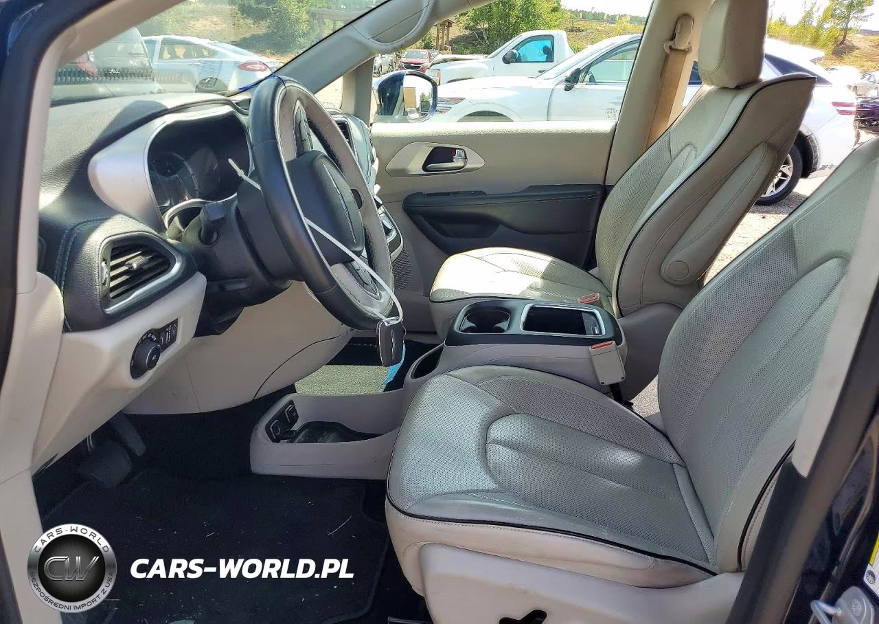 2018 Chrysler Pacifica Hybrid Limited VIN:2C4RC1N70JR127140 - 7