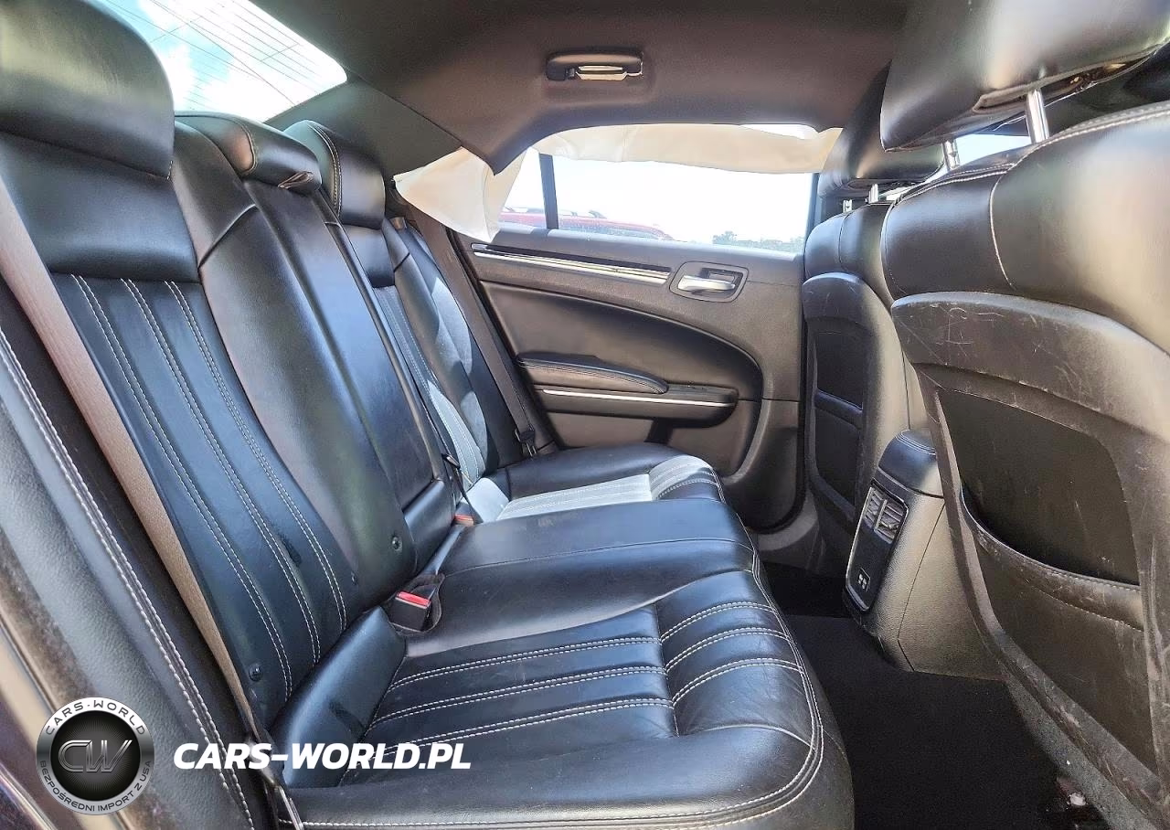 2019 Chrysler 300 S VIN:2C3CCABG3KH515503 - 10