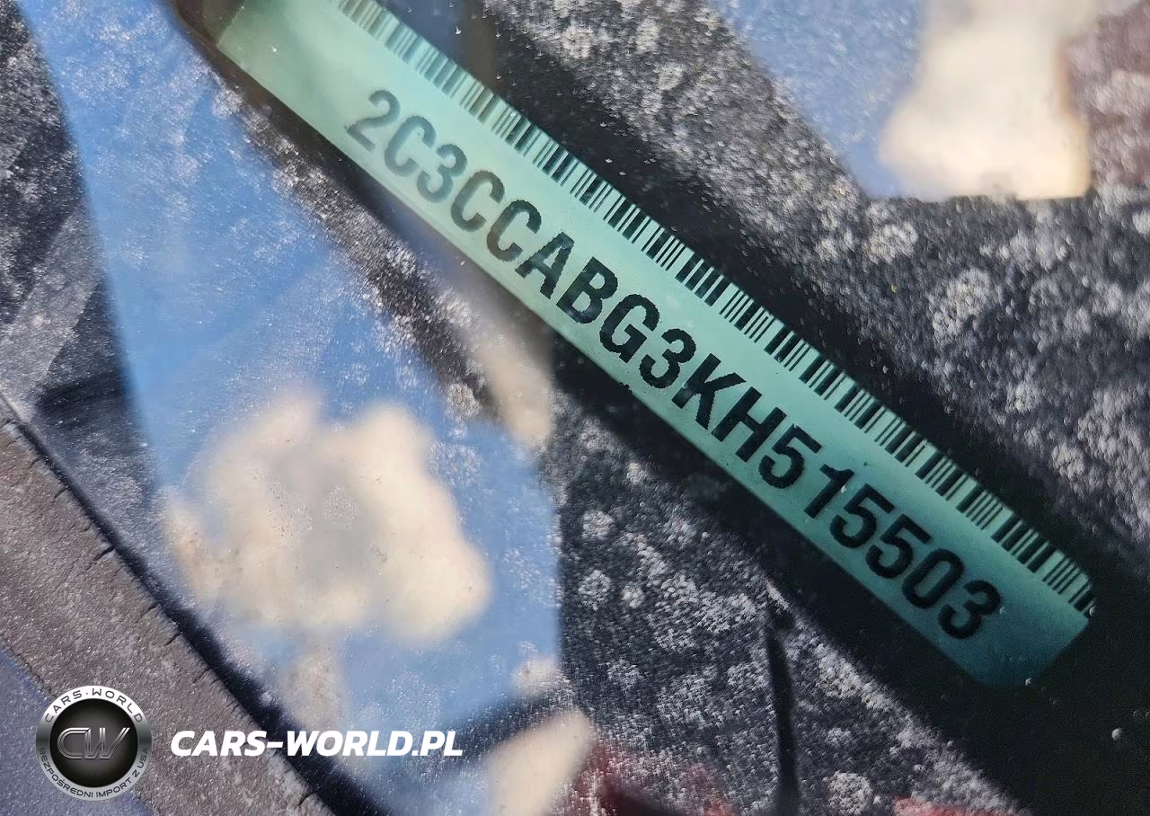 2019 Chrysler 300 S VIN:2C3CCABG3KH515503 - 12
