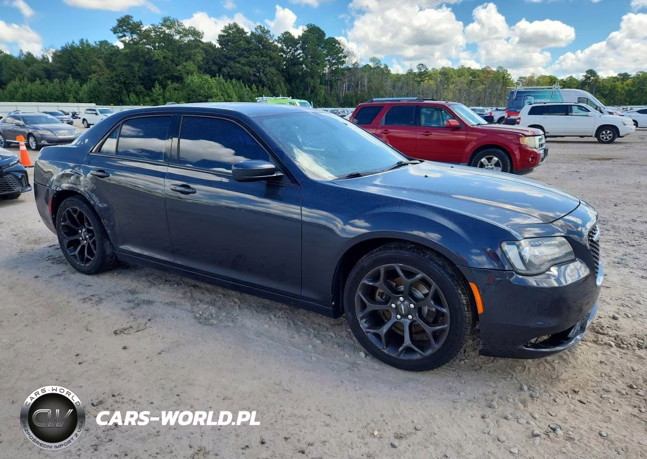 2019 Chrysler 300 S VIN:2C3CCABG3KH515503 - 4