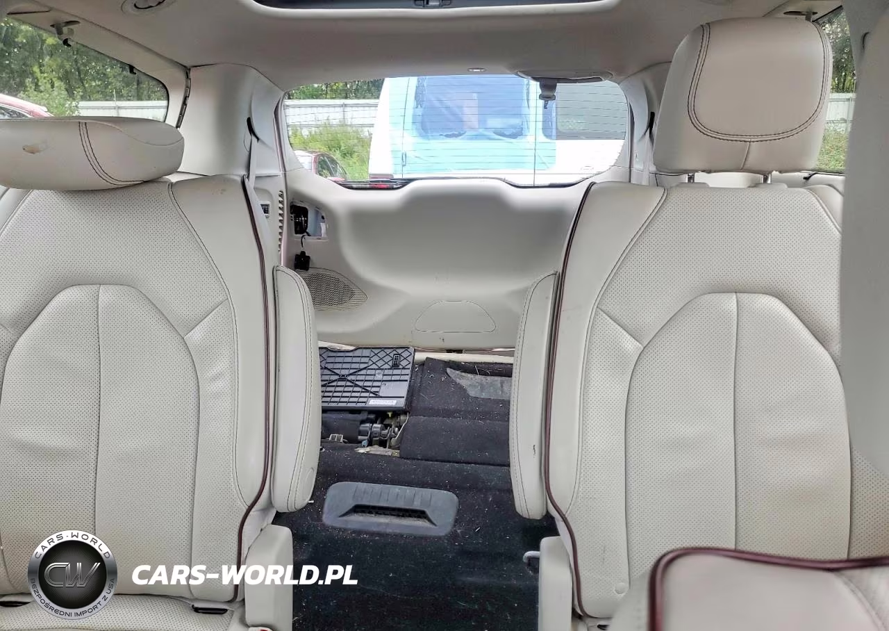 2019 Chrysler Pacifica Limited VIN:2C4RC1GG7KR627701 - 10