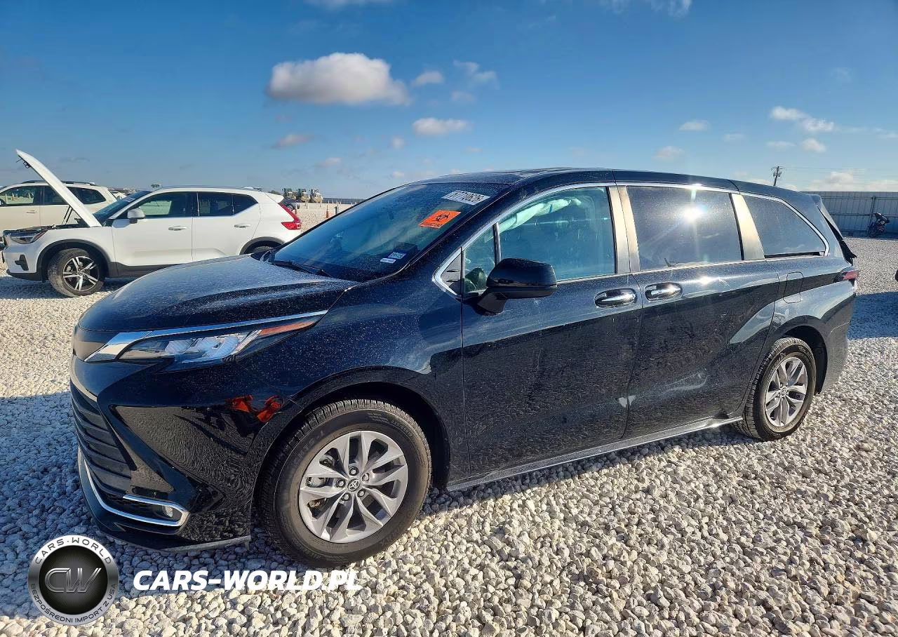 2022 Toyota Sienna Xle