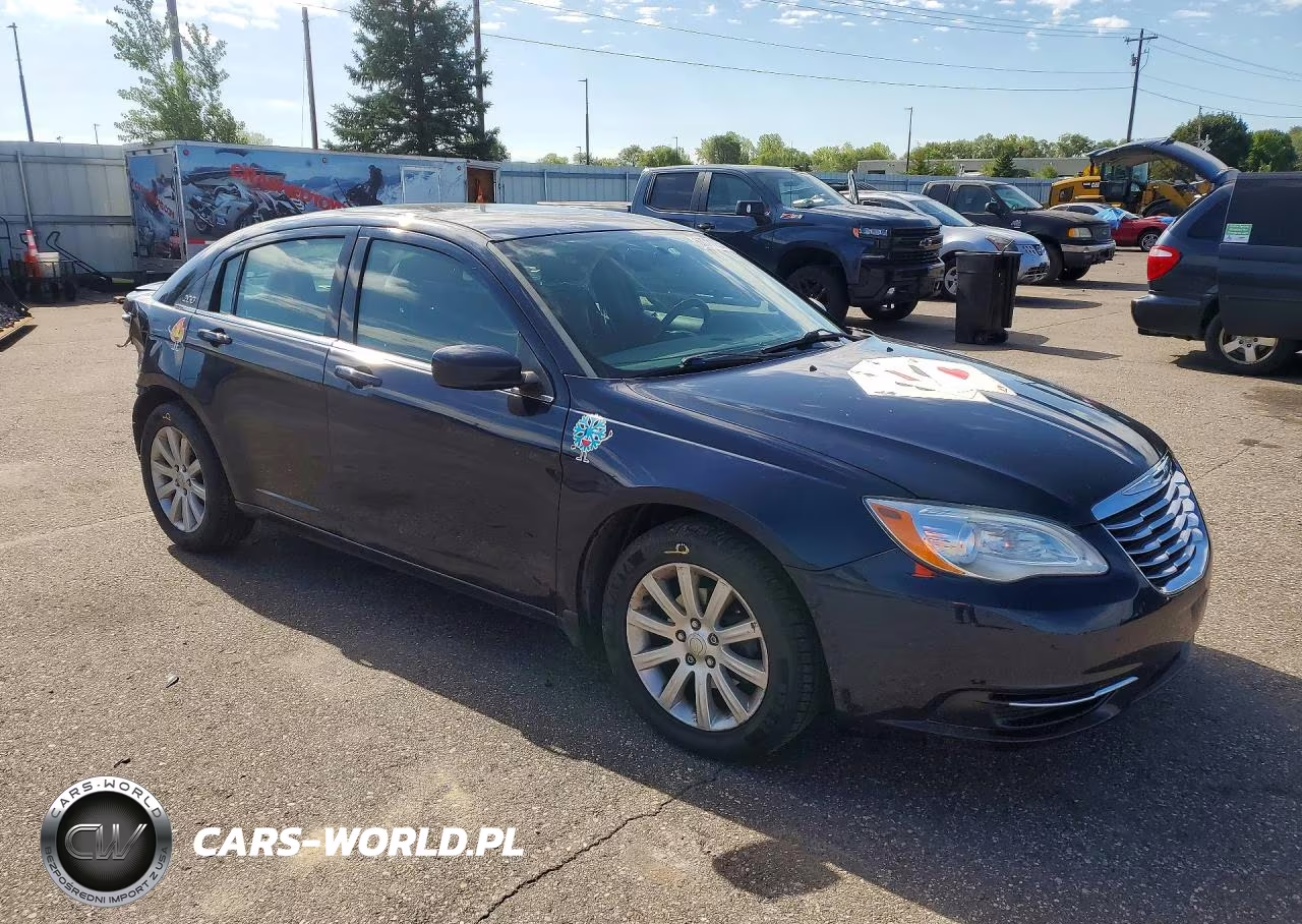 2014 Chrysler 200 Touring VIN:1C3CCBBB7EN107785 - 4
