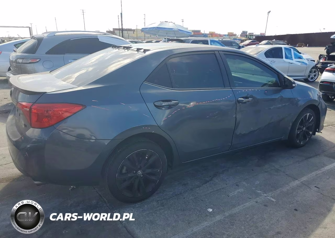 2017 Toyota Corolla Se VIN:5YFBURHE3HP628539 - 3