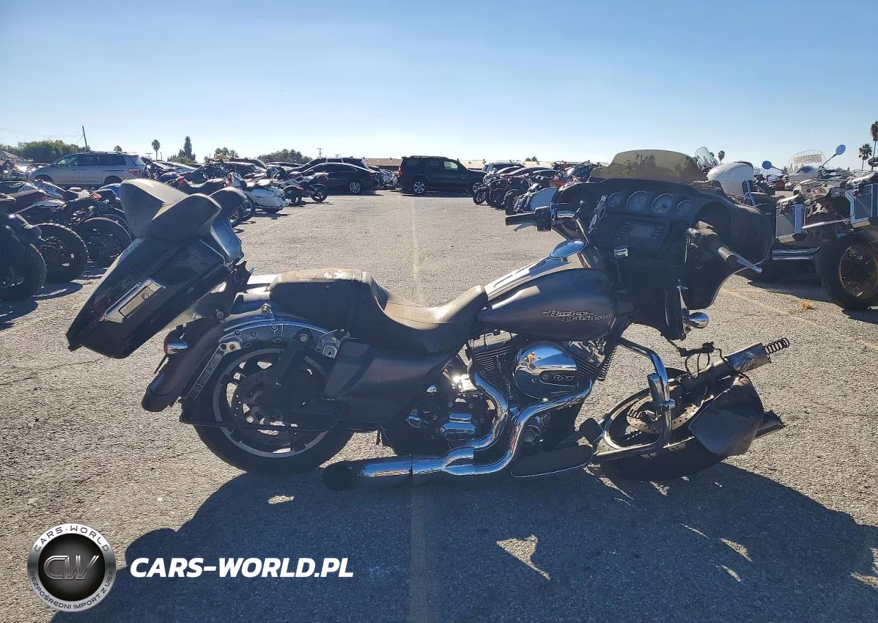 2015 Harley-Davidson Flhx Street Glide VIN:1HD1KBM12FB697843 - 1