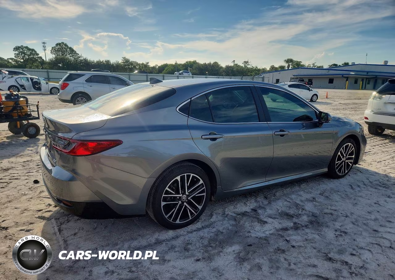 2026 Toyota Camry Xle VIN:4T1DAACK1TU306361 - 3