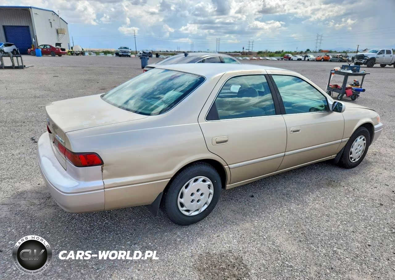 1999 Toyota Camry Le VIN:JT2BG28K4X0366651 - 3