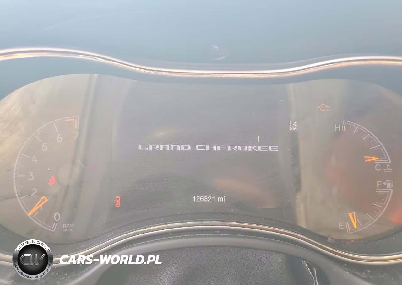 2018 Jeep Grand Cherokee Overland VIN:1C4RJECG5JC185558 - 9