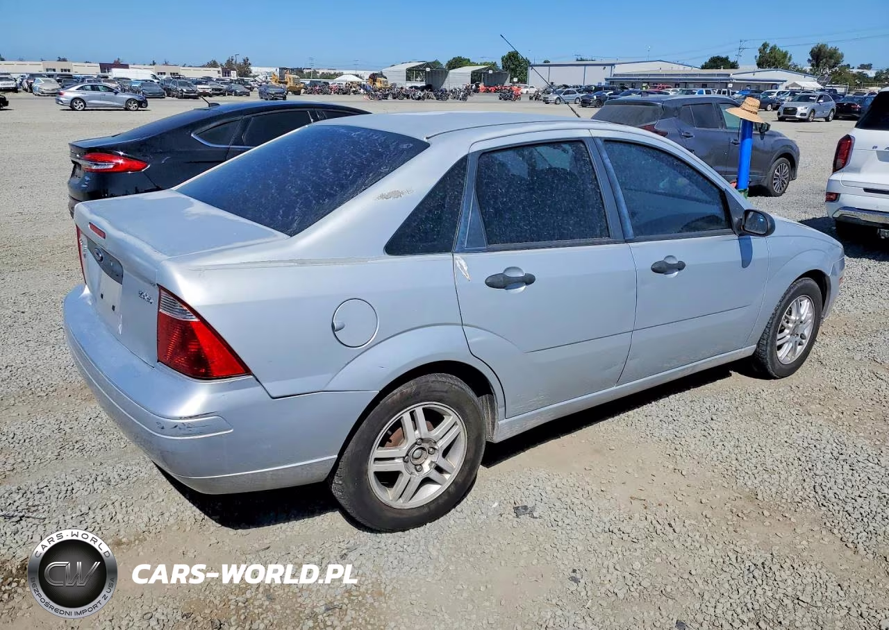 2005 Ford Focus Zx4 VIN:1FAFP34N25W246197 - 3