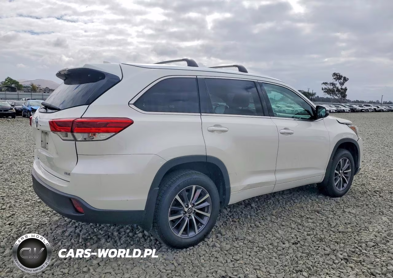 2017 Toyota Highlander Xle VIN:5TDKZRFH3HS512375 - 3