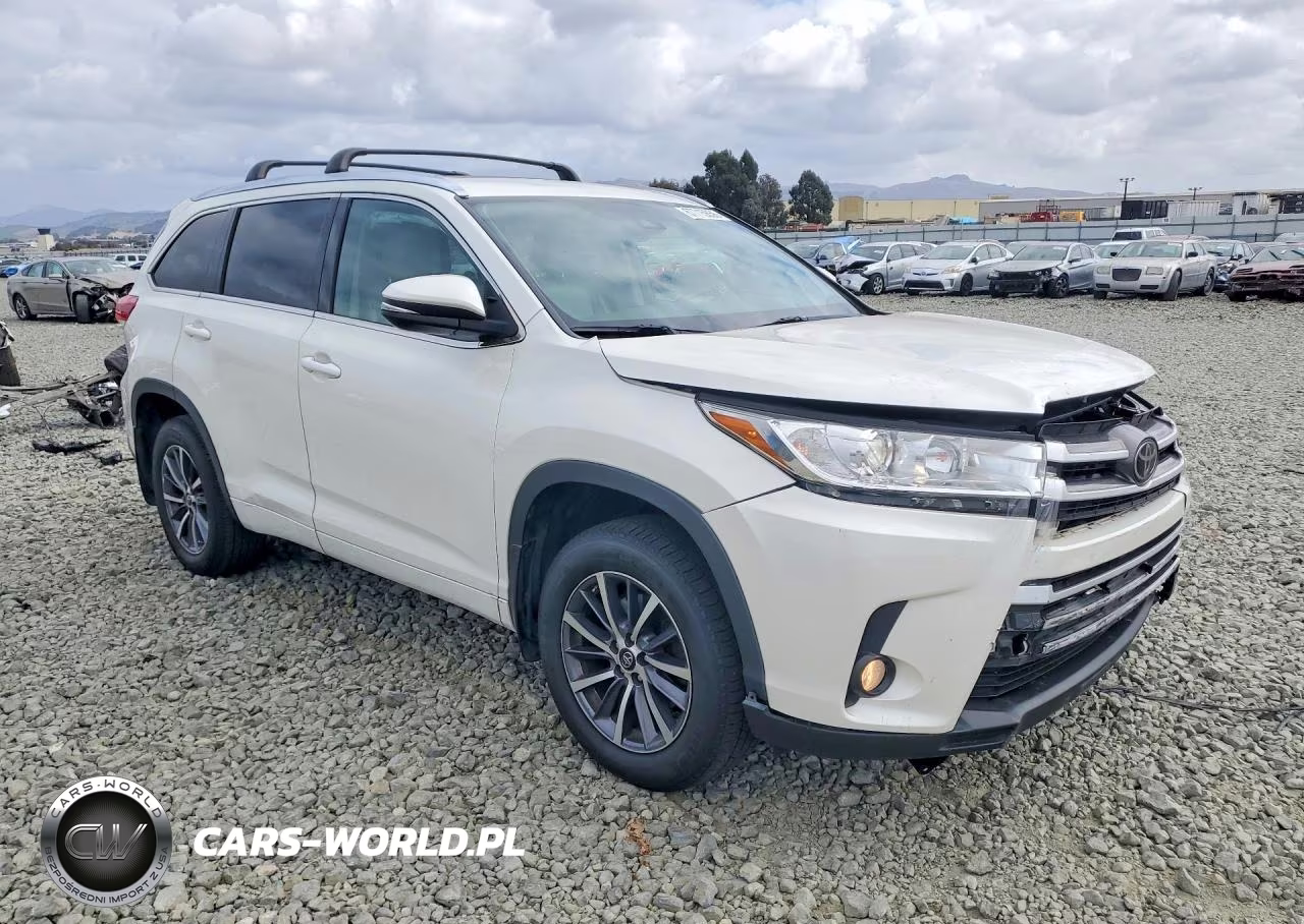2017 Toyota Highlander Xle VIN:5TDKZRFH3HS512375 - 4