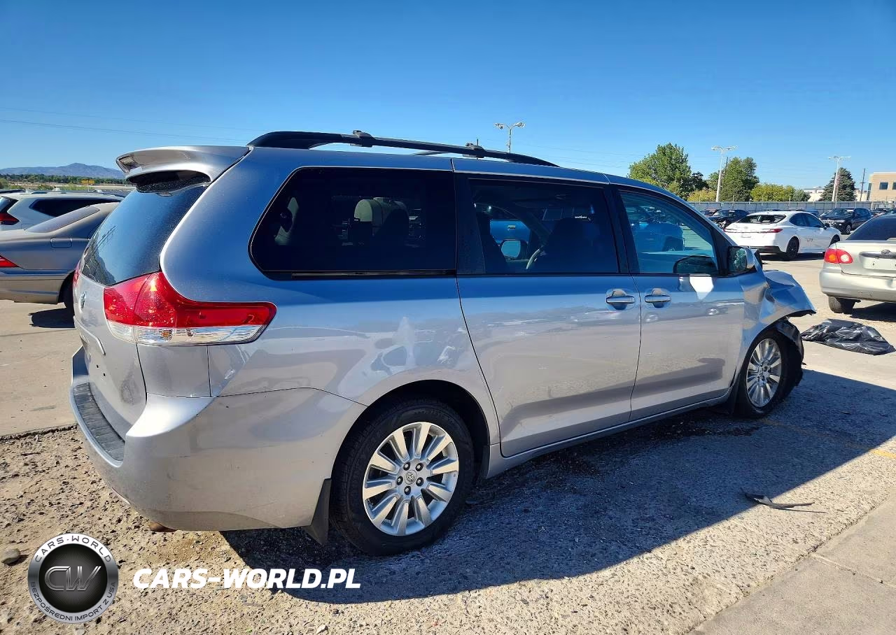 2013 Toyota Sienna Le VIN:5TDJK3DC2DS067769 - 3