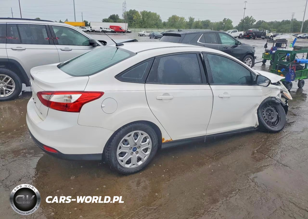 2012 Ford Focus Se VIN:1FAHP3F29CL284018 - 3
