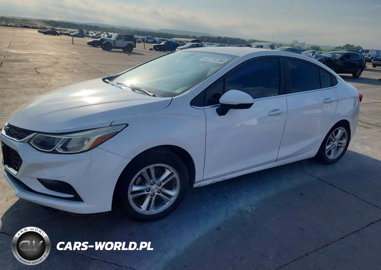 2018 Chevrolet Cruze Lt VIN:1G1BE5SM2J7240174 - 1