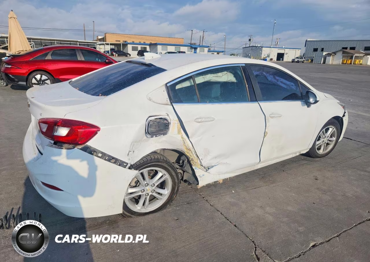 2018 Chevrolet Cruze Lt VIN:1G1BE5SM2J7240174 - 3