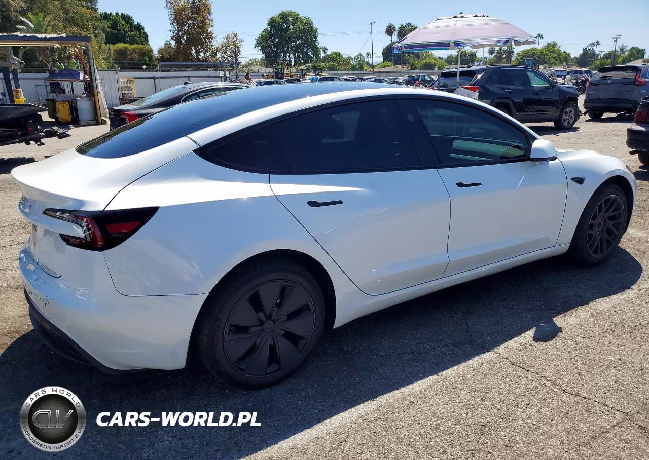 2024 Tesla Model 3 VIN:5YJ3E1EA8RF833985 - 3