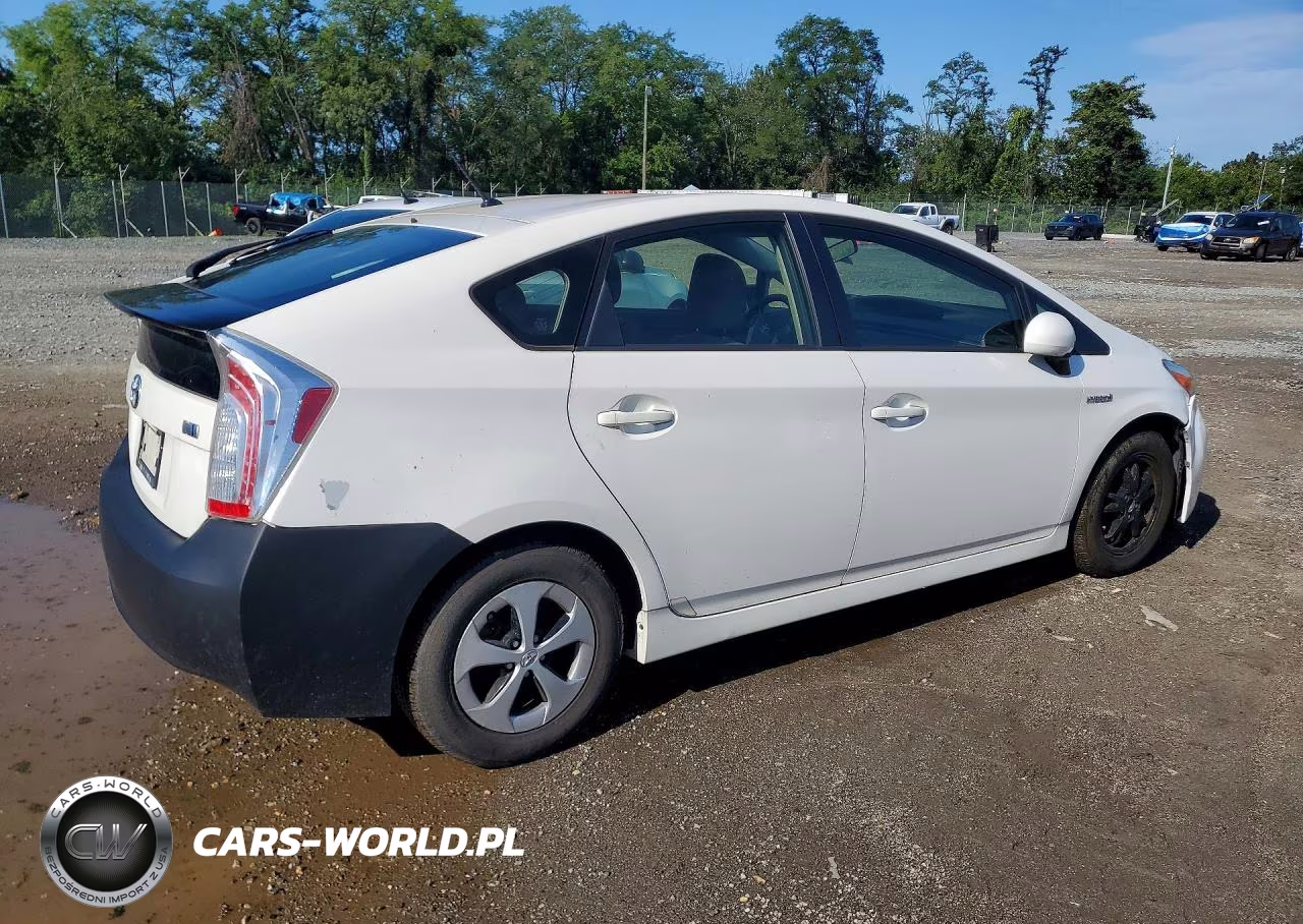 2013 Toyota Prius Two VIN:JTDKN3DU2D5651065 - 3
