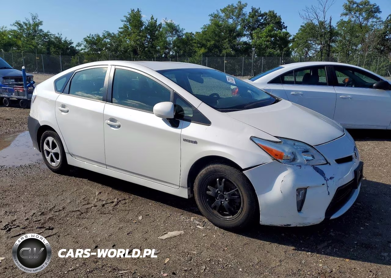 2013 Toyota Prius Two VIN:JTDKN3DU2D5651065 - 4