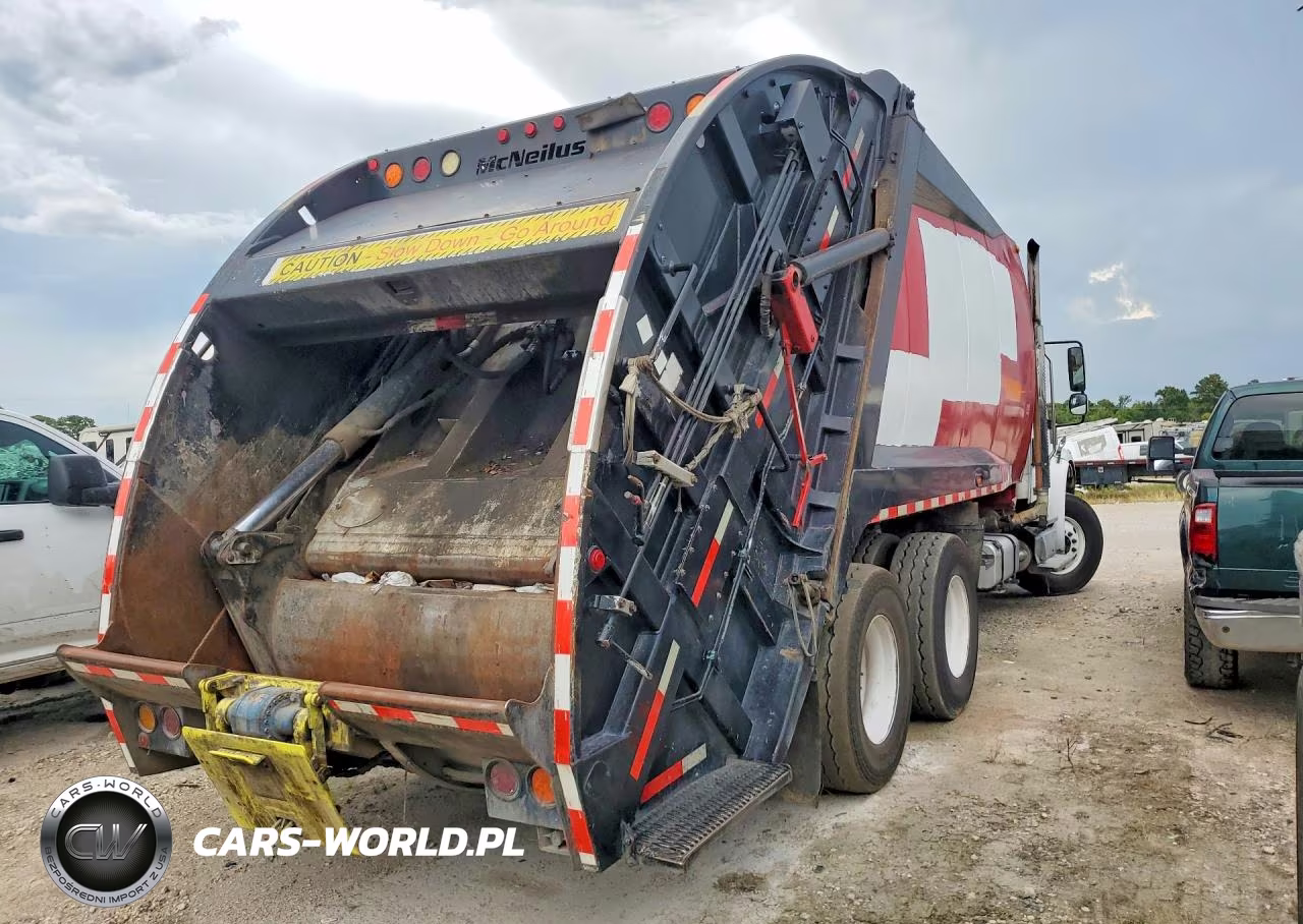 2013 Freightliner Business Class M2 Refuse Truck VIN:1FVHCYBS8DHFG8773 - 3