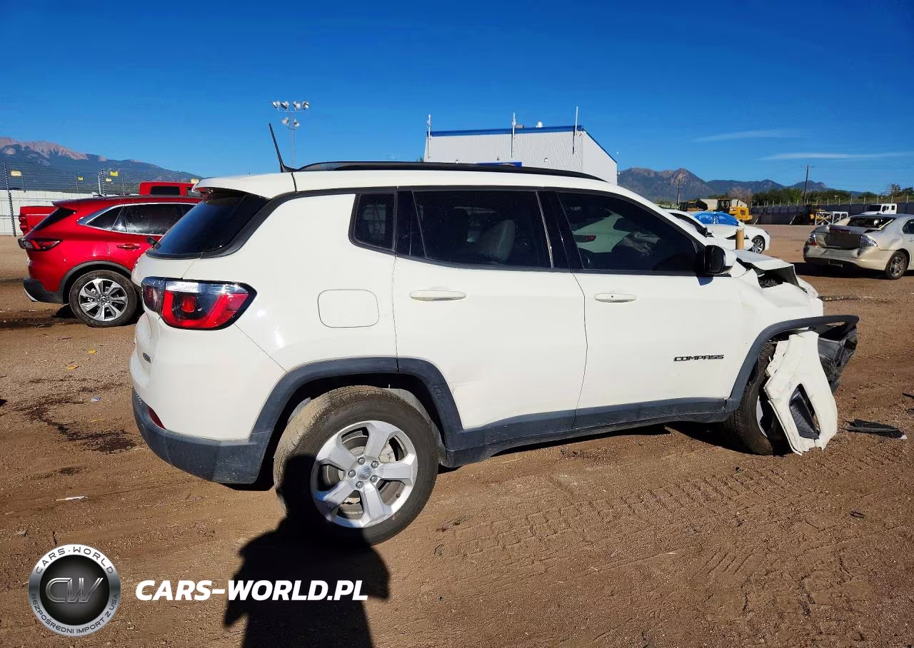 2017 Jeep Compass Latitude VIN:3C4NJDBB3HT651372 - 3
