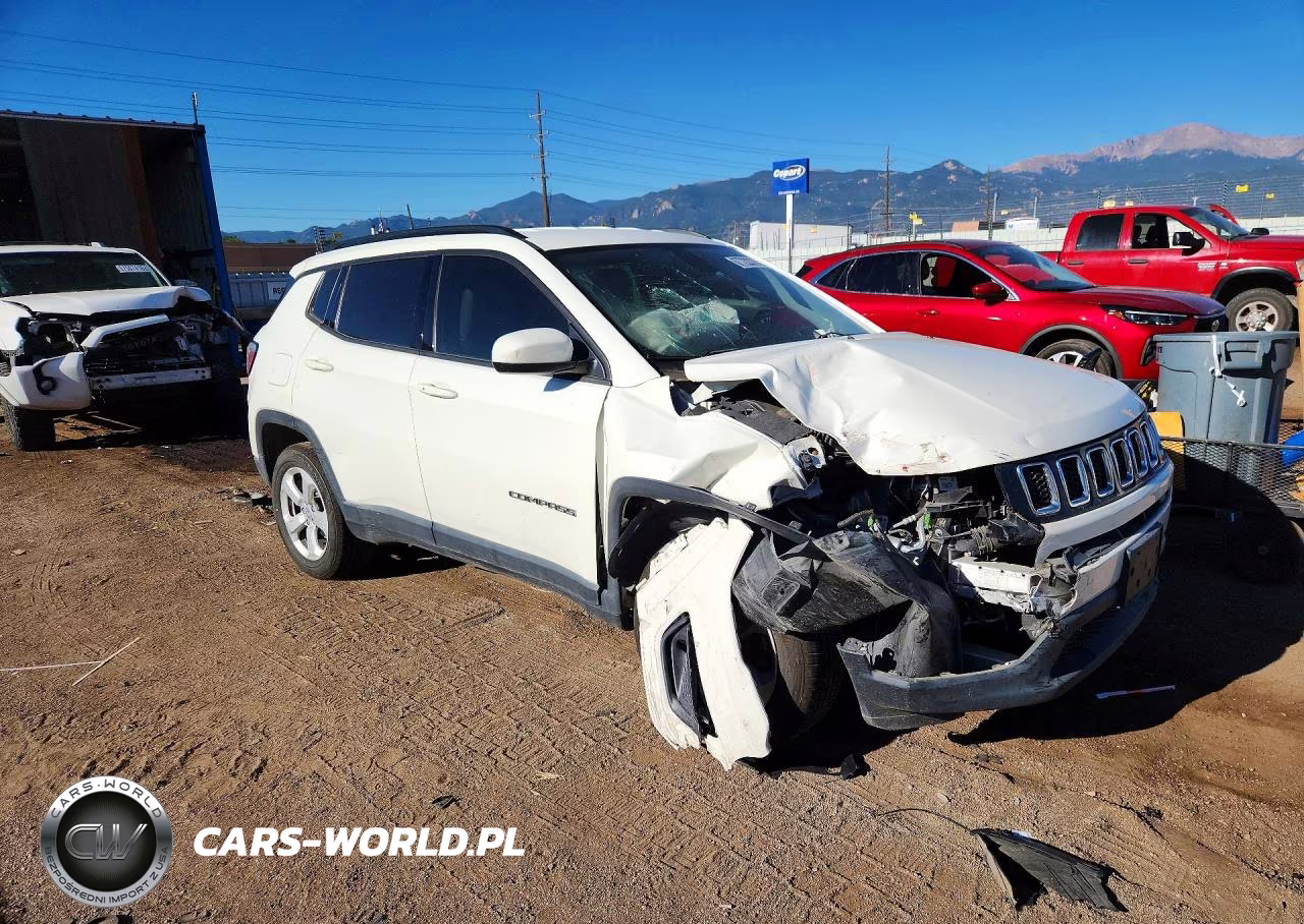 2017 Jeep Compass Latitude VIN:3C4NJDBB3HT651372 - 4