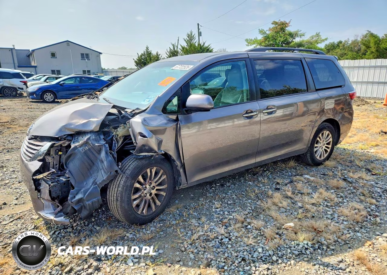 2016 Toyota Sienna Xle 8-Passenger – zdjęcie 1 z 13
