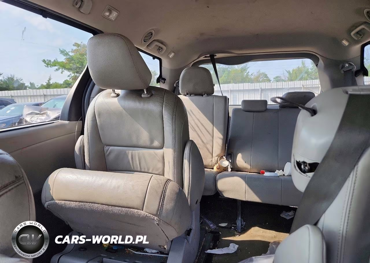 2016 Toyota Sienna Xle 8-Passenger VIN:5TDYK3DC9GS751902 - 10