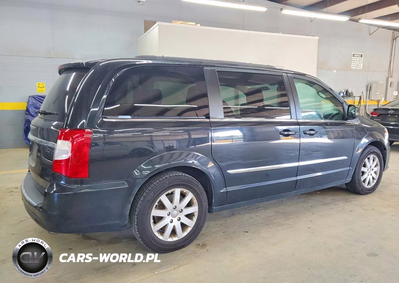 2016 Chrysler Town & Country Touring VIN:2C4RC1BG5GR295577 - 3