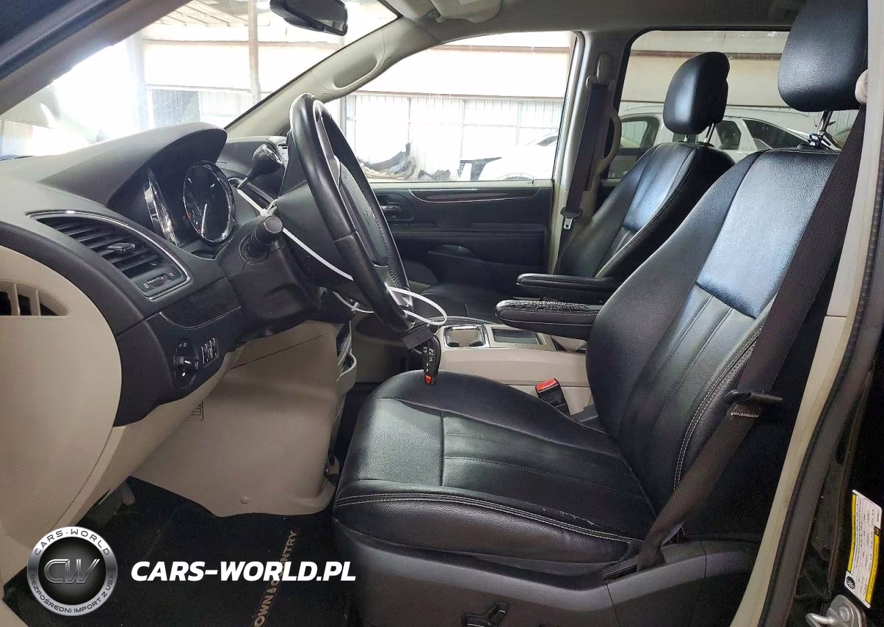 2016 Chrysler Town & Country Touring VIN:2C4RC1BG5GR295577 - 7