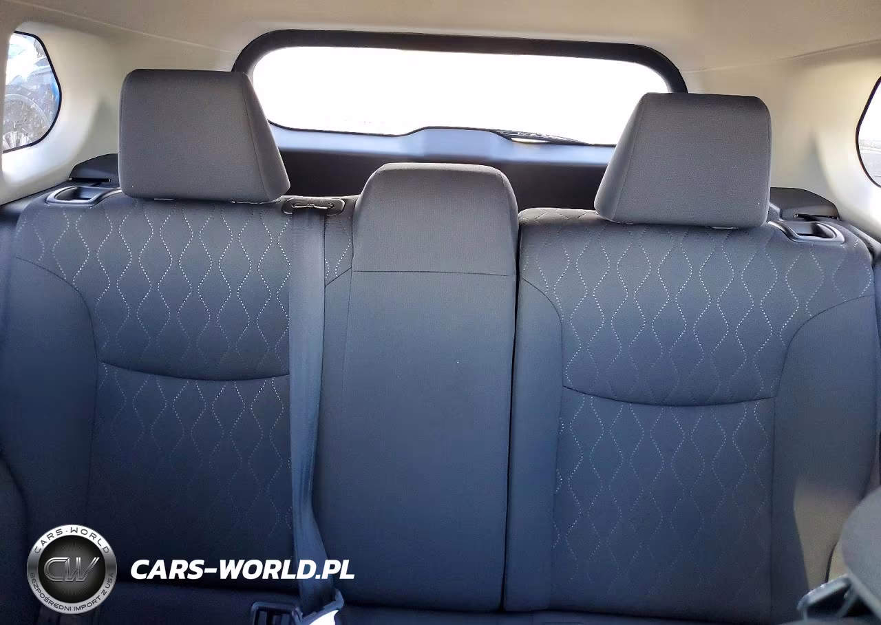 2025 Toyota Corolla Cross Le VIN:7MUCAAAG2SV135031 - 10