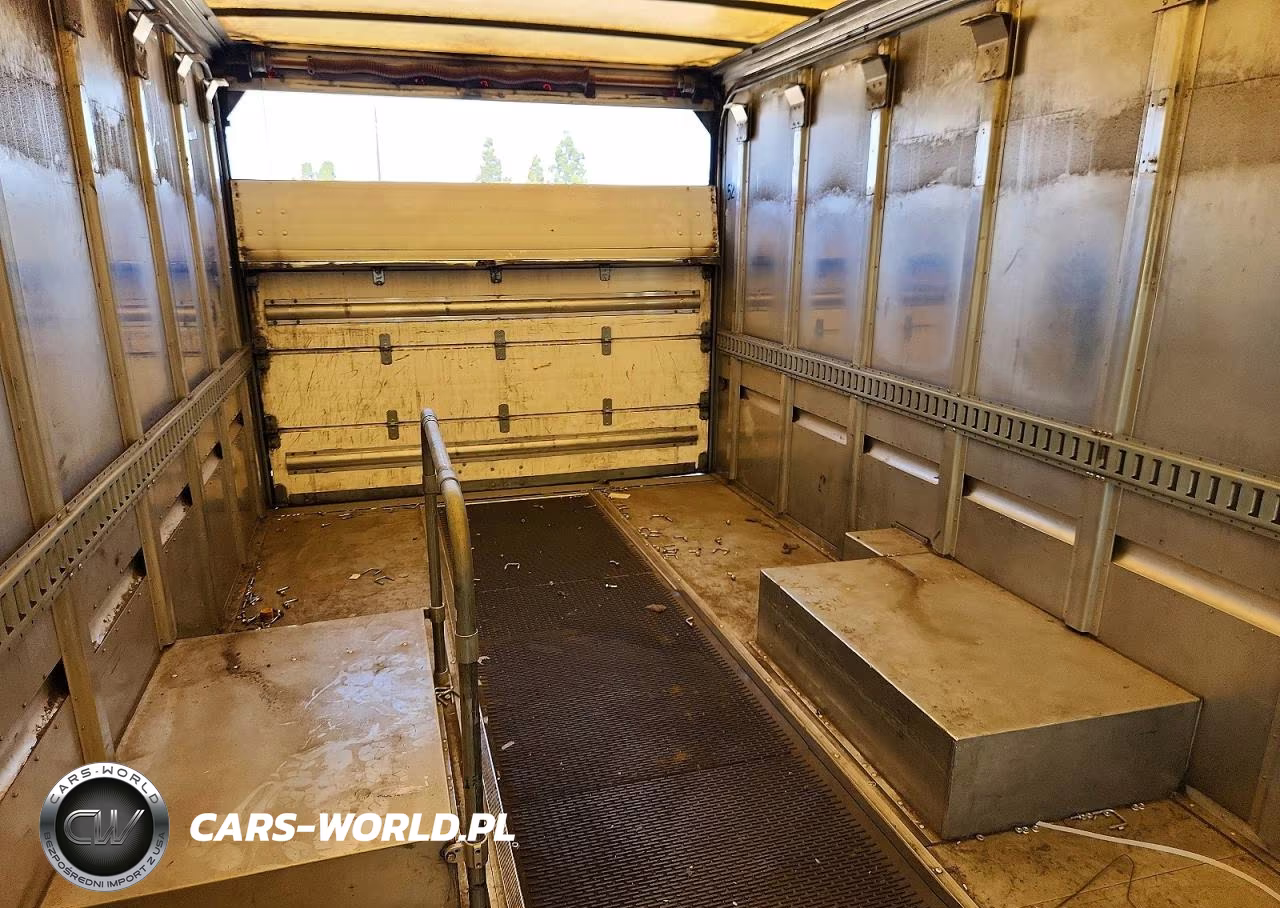 2010 Ford E450 Delivery Truck VIN:1FC4E4KLXADB02031 - 11