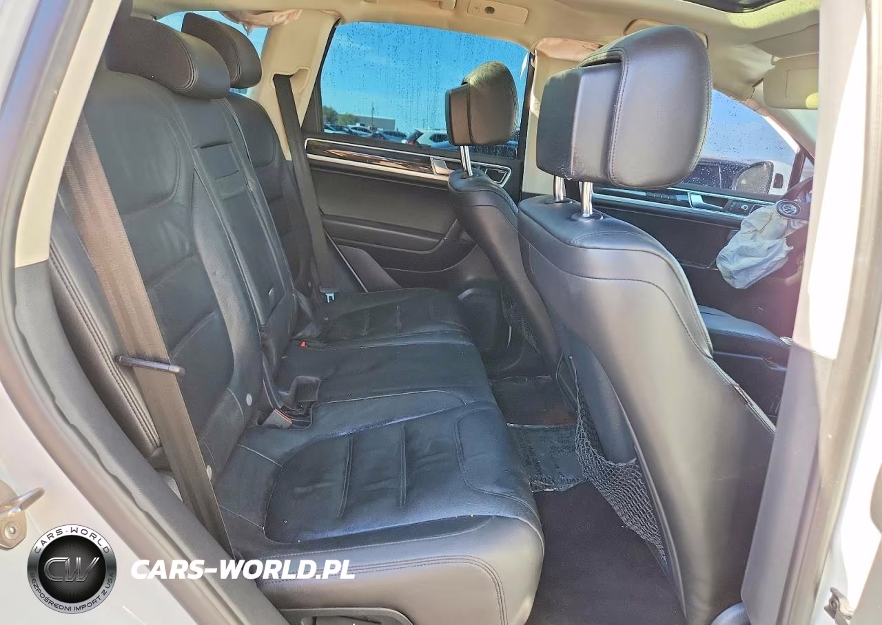2015 Volkswagen Touareg V6 VIN:WVGEF9BP8FD005172 - 11