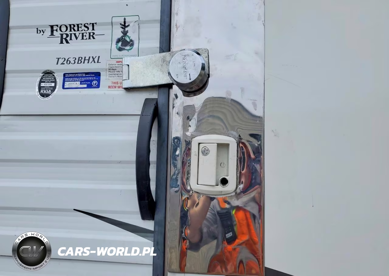2017 Salem By Forest Rive Trailers VIN:4X4TSMB26HT111542 - 9