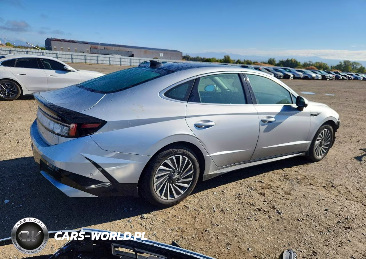 2026 Hyundai Sonata Hybrid Limited VIN:KMHL54JJ7TA152963 - 3