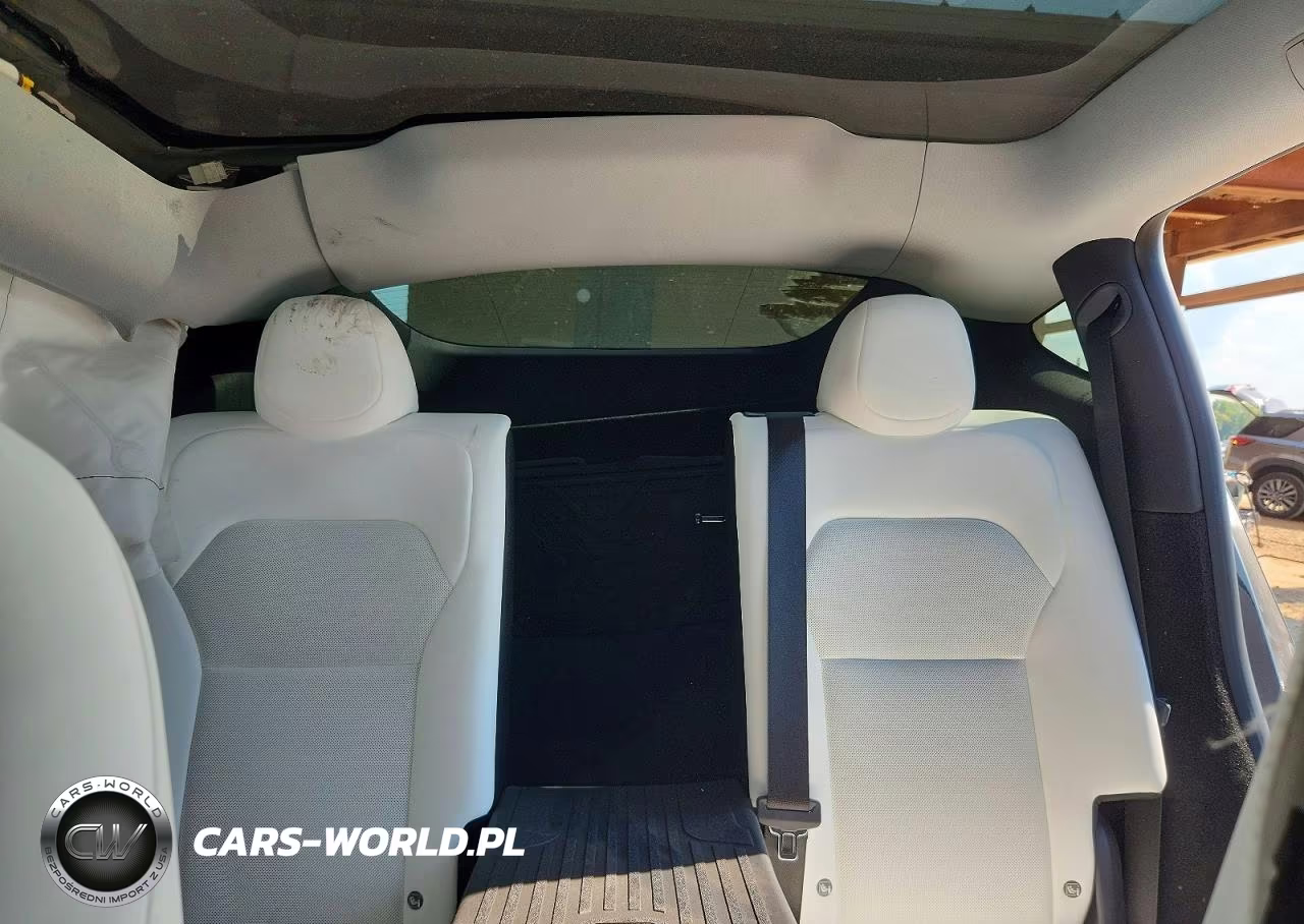 2026 Tesla Model Y VIN:7SAYGDEE5TA584203 - 10