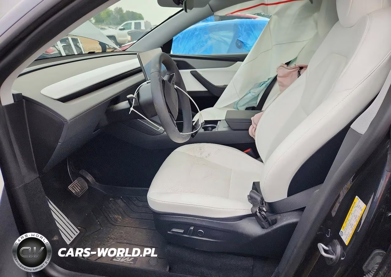2026 Tesla Model Y VIN:7SAYGDEE5TA584203 - 7