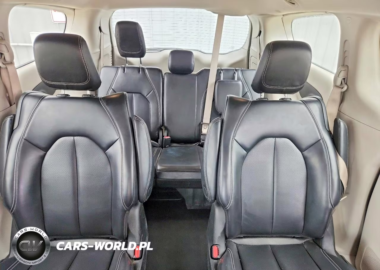 2023 Chrysler Pacifica Hybrid Touring L VIN:2C4RC1L71PR599018 - 10