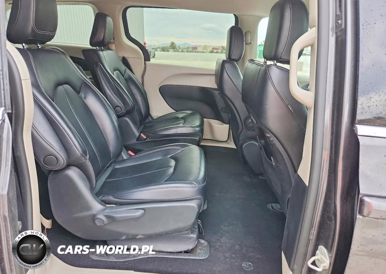 2023 Chrysler Pacifica Hybrid Touring L VIN:2C4RC1L71PR599018 - 11