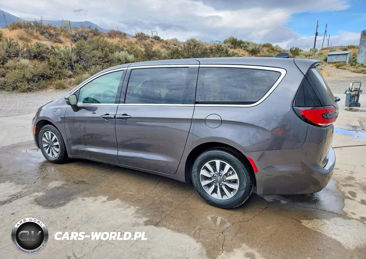 2023 Chrysler Pacifica Hybrid Touring L VIN:2C4RC1L71PR599018 - 2