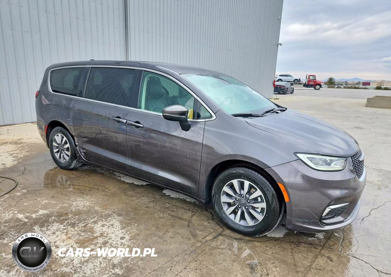 2023 Chrysler Pacifica Hybrid Touring L VIN:2C4RC1L71PR599018 - 4