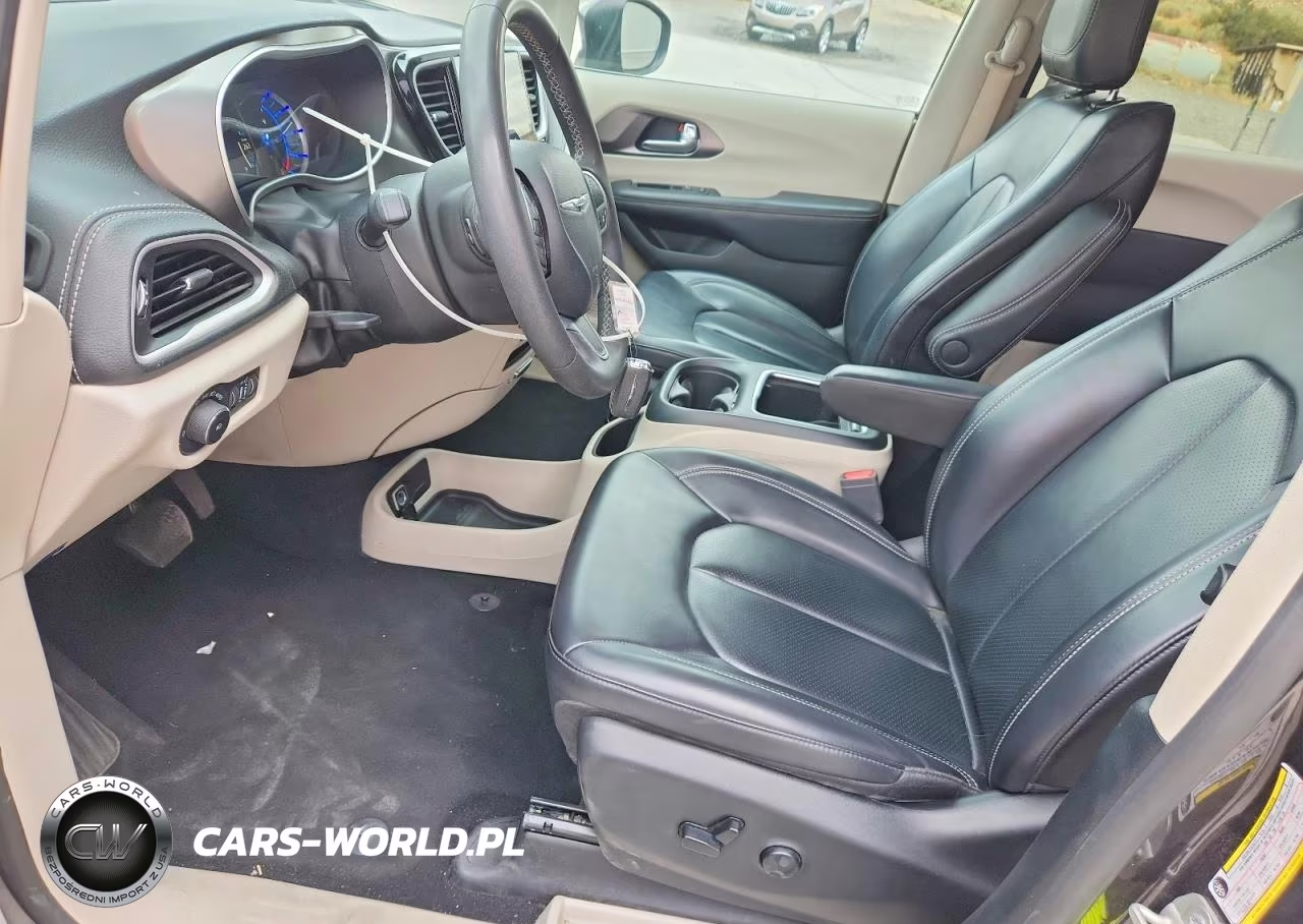 2023 Chrysler Pacifica Hybrid Touring L VIN:2C4RC1L71PR599018 - 7