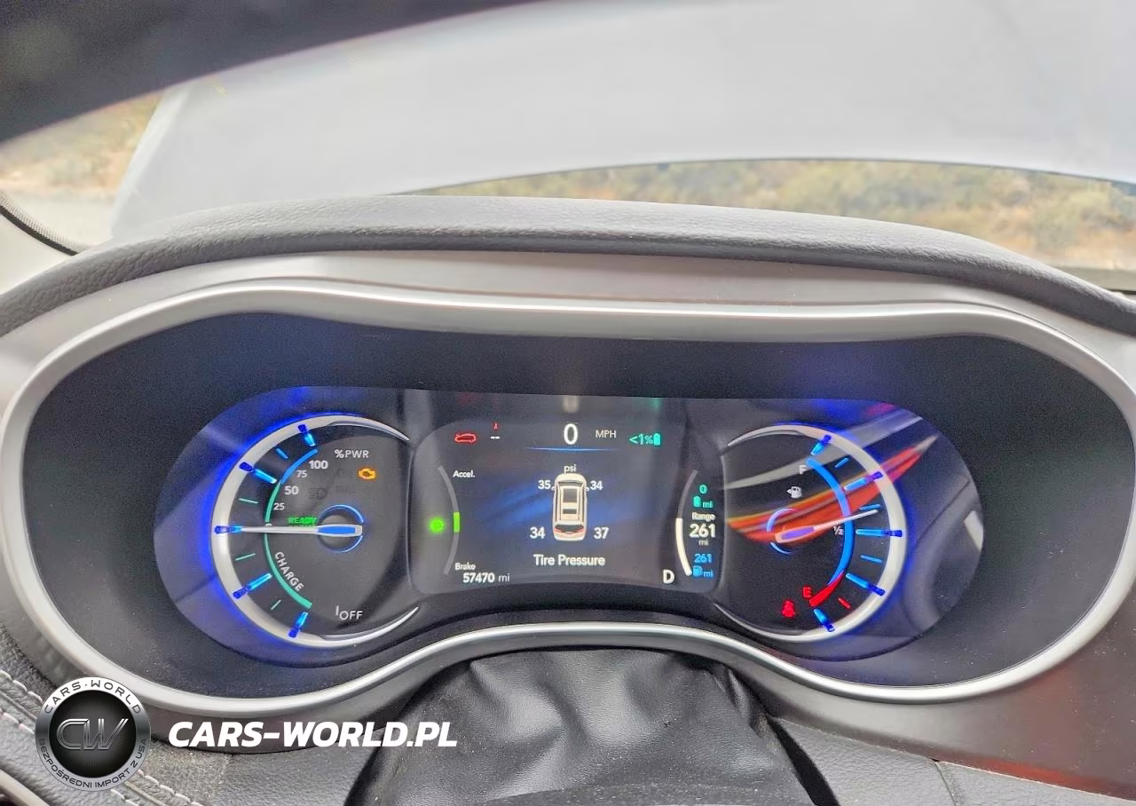 2023 Chrysler Pacifica Hybrid Touring L VIN:2C4RC1L71PR599018 - 9