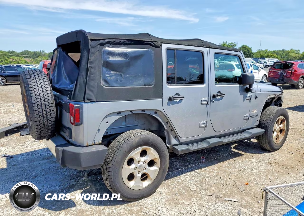 2013 Jeep Wrangler Unlimited Sahara VIN:1C4BJWEG2DL685489 - 3