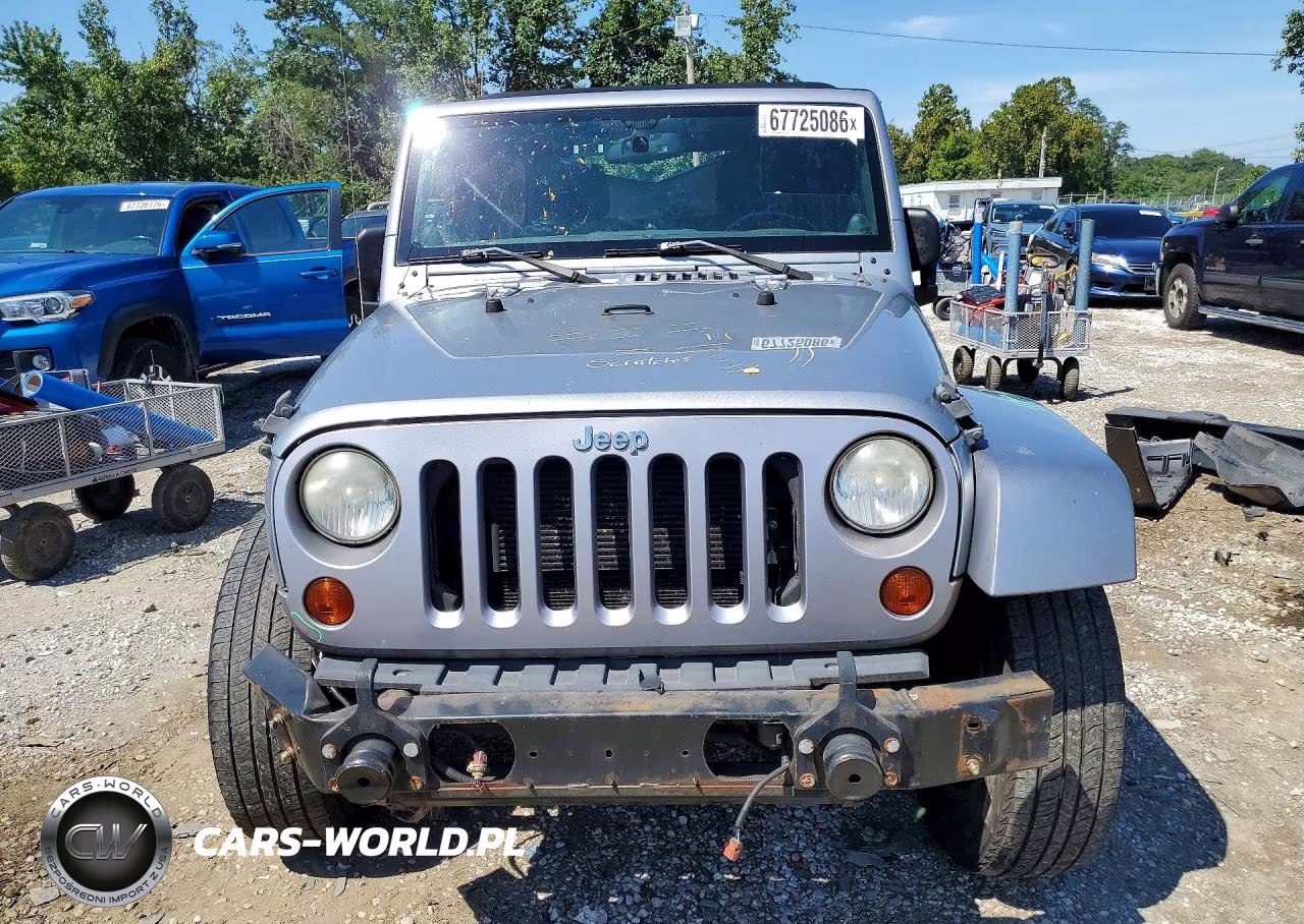 2013 Jeep Wrangler Unlimited Sahara VIN:1C4BJWEG2DL685489 - 5
