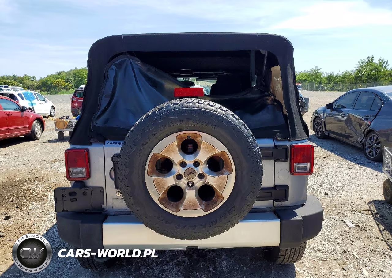 2013 Jeep Wrangler Unlimited Sahara VIN:1C4BJWEG2DL685489 - 6