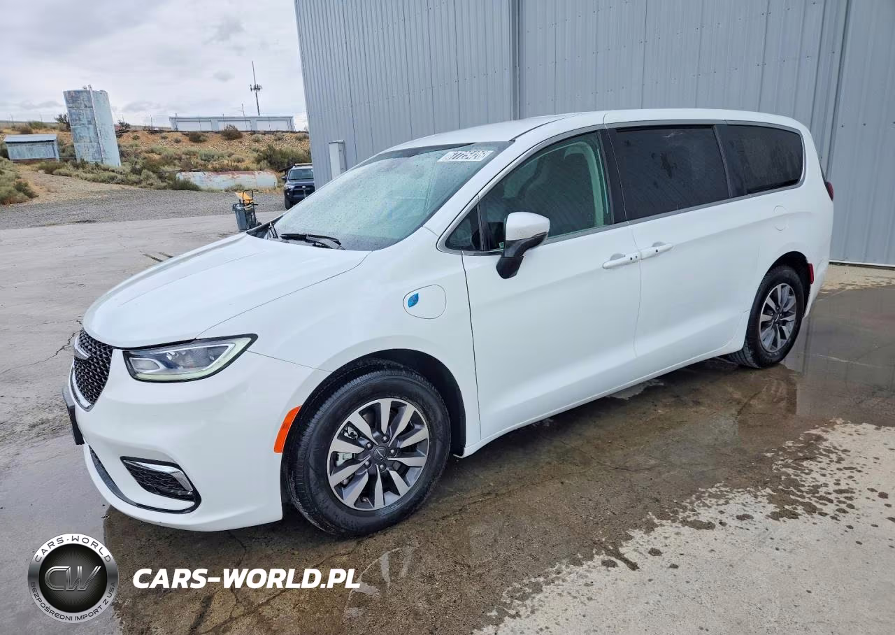 2023 Chrysler Pacifica Hybrid Touring L VIN:2C4RC1L79PR588493 - 1