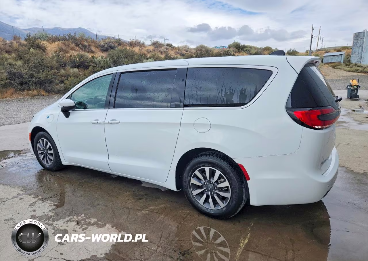 2023 Chrysler Pacifica Hybrid Touring L VIN:2C4RC1L79PR588493 - 2