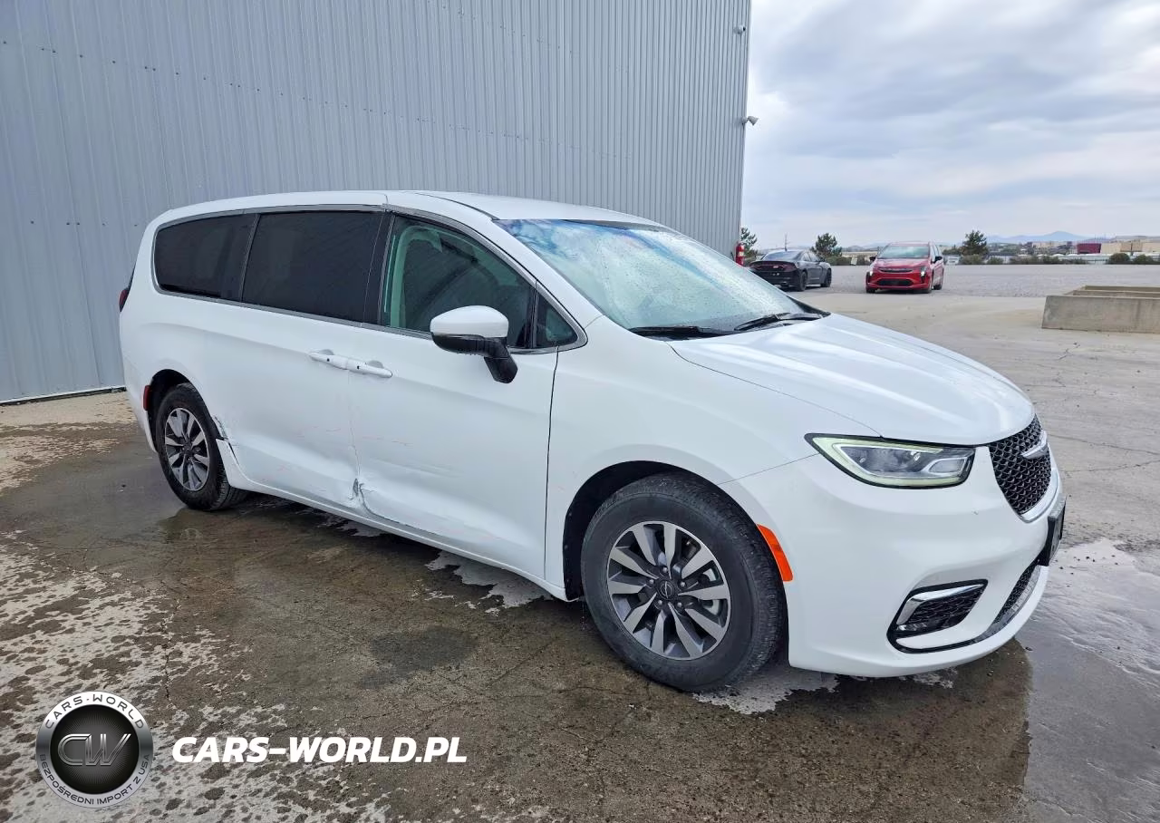 2023 Chrysler Pacifica Hybrid Touring L VIN:2C4RC1L79PR588493 - 4
